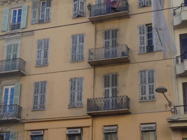 Здание в центре Ниццы Здание в центре Ниццы