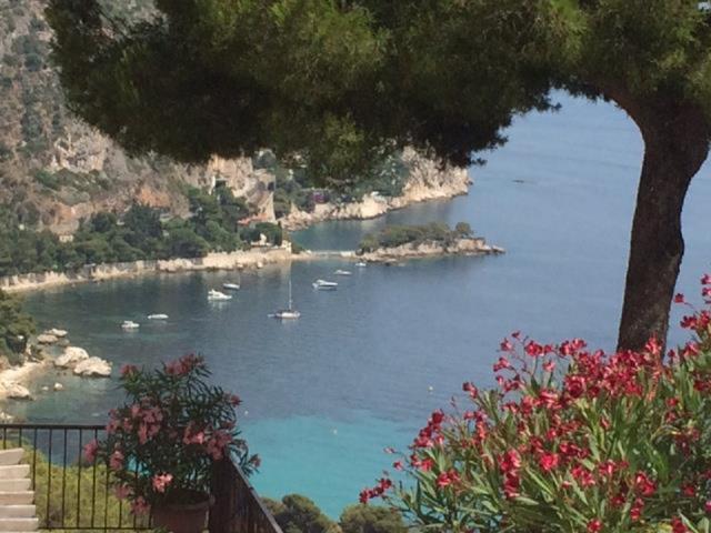 Вилла с грандиозным видом на море в местечке Эз