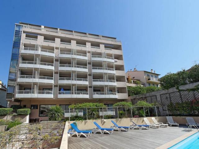 Новый комплекс в Каннах Фасад комплекса в Каннах