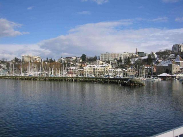 вид на озеро набережная