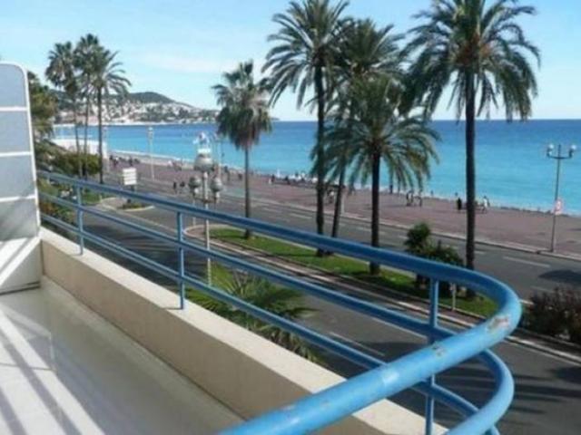 Апартамент на первой линии  в районе отеля Негреско, Ницца