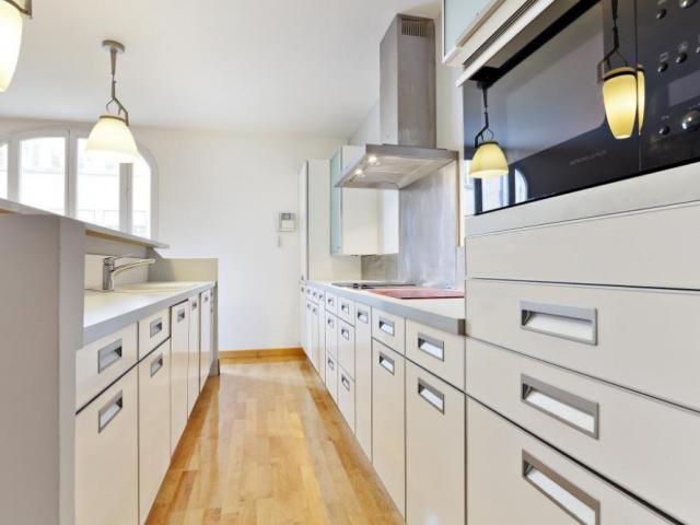 Шикарная кухня в дуплексе