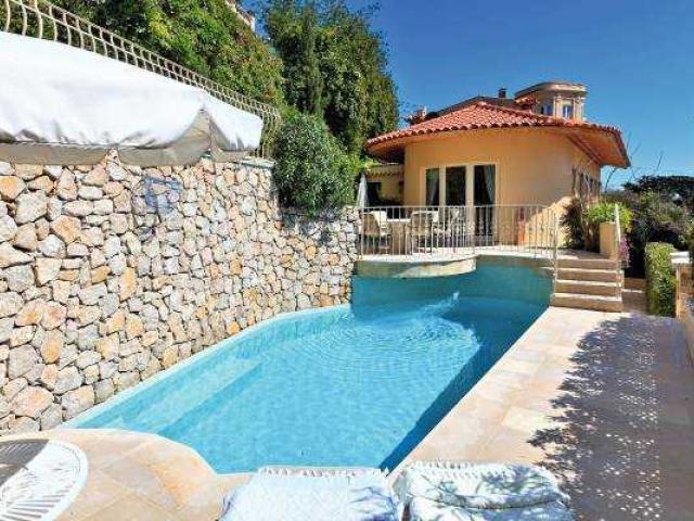 Вилла с видом на море в Cap D'Ail 