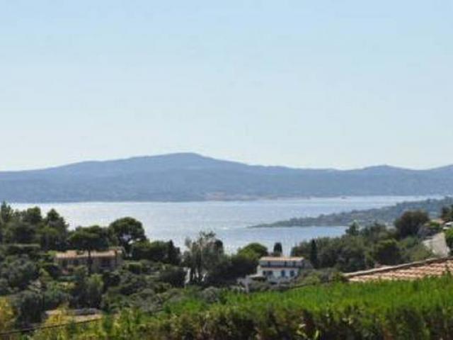Вид на море и горы с виллы в Les Issambres Вилла с видом на море и горы