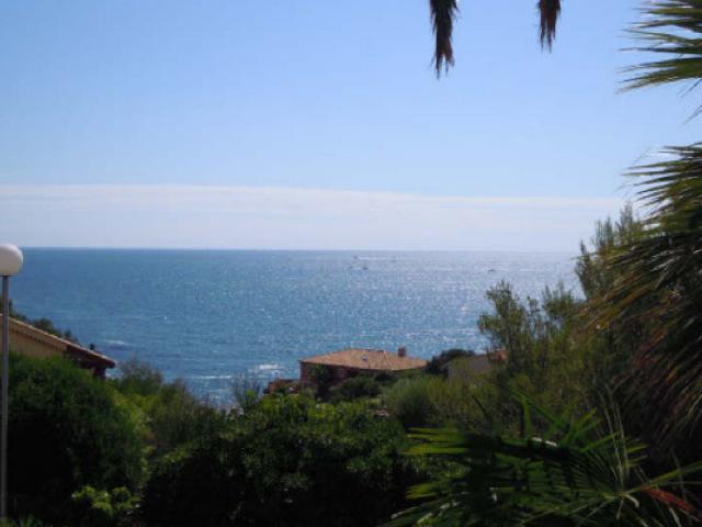Вид на море с террасы виллы в Сен Рафаэле Продажа виллы с видом на море в Сен Рафаэле