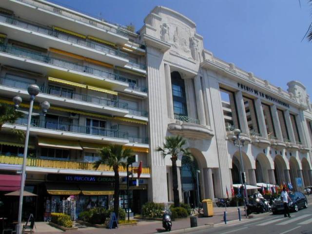 Апартамент в шестиэтажном здании