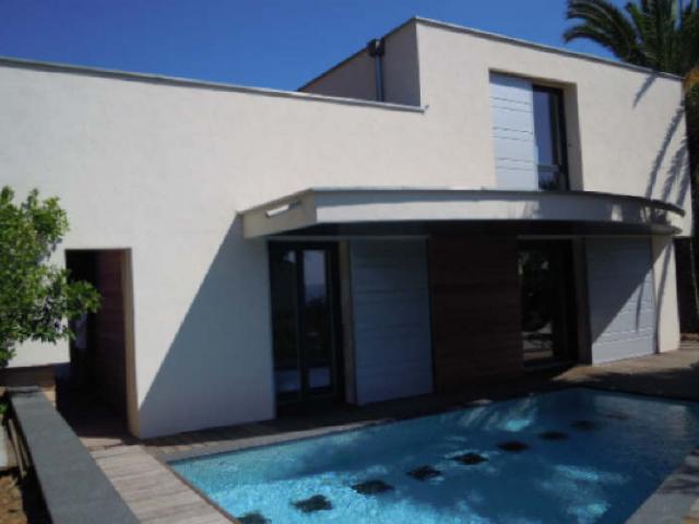 Вилла с бассейном Вилла с бассейном