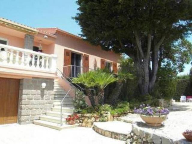 Вилла в 300 метрах от моря Вилла в 300 метрах от моря