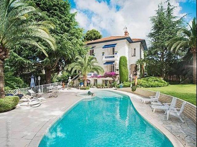 Вилла с бассейном