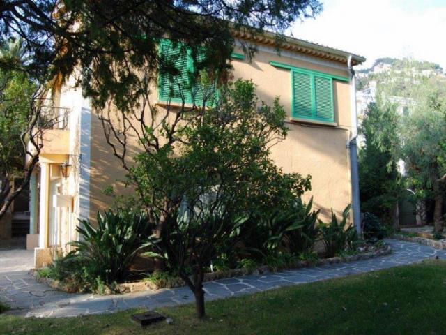 Вилла на берегу моря