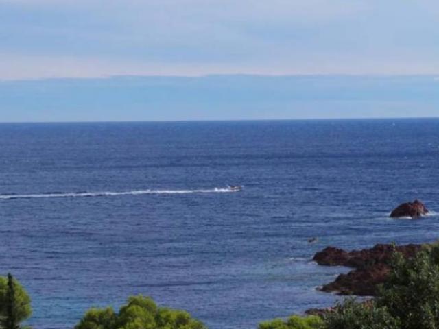 Продажа виллы на берегу моря в Сен-Рафаэле